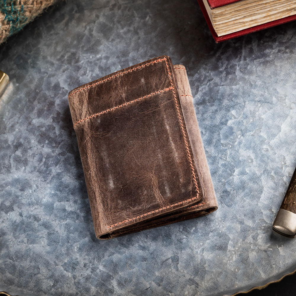 🆕 Roundtree & Yorke Tan Leather Trifold Wallet in logo'd Giftable Tin